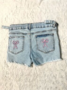 NWT- LOVE TRENDS Light Wash bow Pocket Denim Shorts